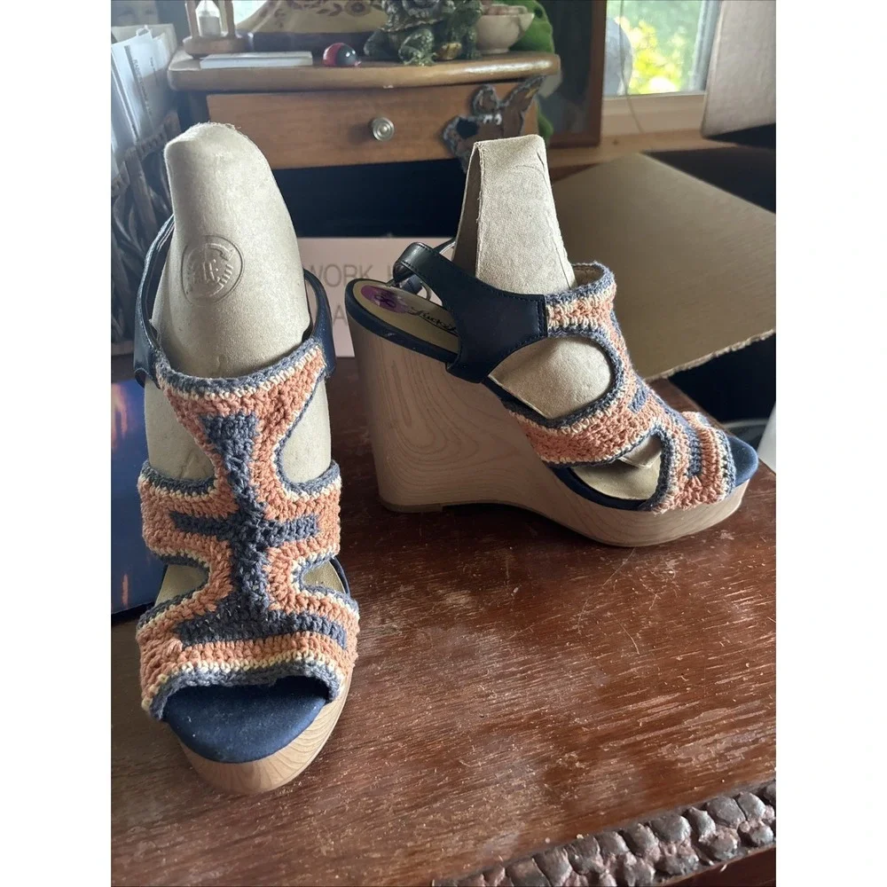 Lucky brand Crochet Summer Wedge Heels 8.5 Blue & Orange